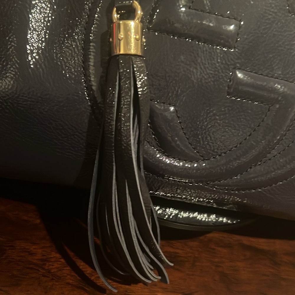 GUCCI Patent Leather SoHo Chain Bag Navy - Picture 5 of 17